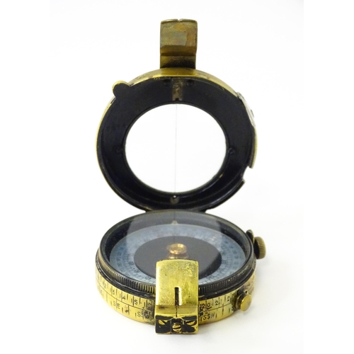 827 - Militaria : a Verner's Pattern VIII pocket compass by W. Watson & Sons London , stamped to the base ... 