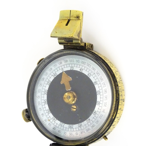 827 - Militaria : a Verner's Pattern VIII pocket compass by W. Watson & Sons London , stamped to the base ... 