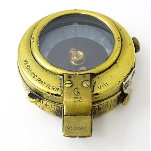 827 - Militaria : a Verner's Pattern VIII pocket compass by W. Watson & Sons London , stamped to the base ... 