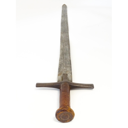 839 - Militaria : an early 20thC Sudanese Kaskara sword and scabbard, the leather covered handle with disc... 