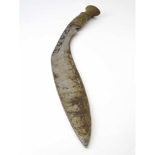 846 - An early to mid 20thC Kukri / Khukuri knife and leather sheath , the brass sectional hilt and steel ... 