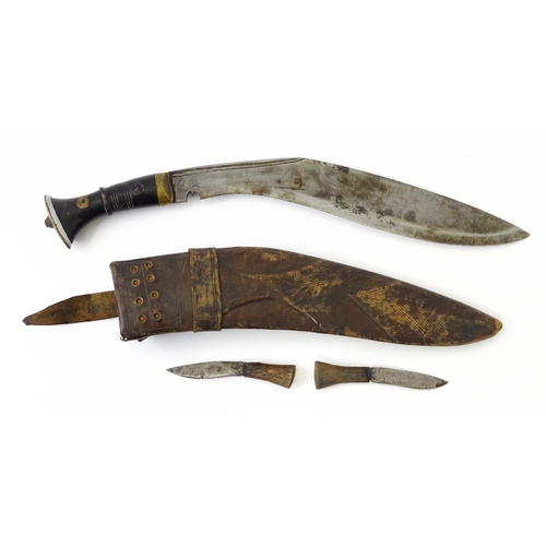 847 - An early 20thC Kukri / Khukuri knife and sheath, the steel blade with double fuller and carved horn ... 