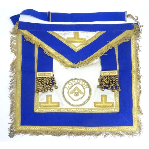 1084 - Freemasonry / Masonic Interest: a quantity of masonic regalia , to include a silver ' Royal Masonic ... 