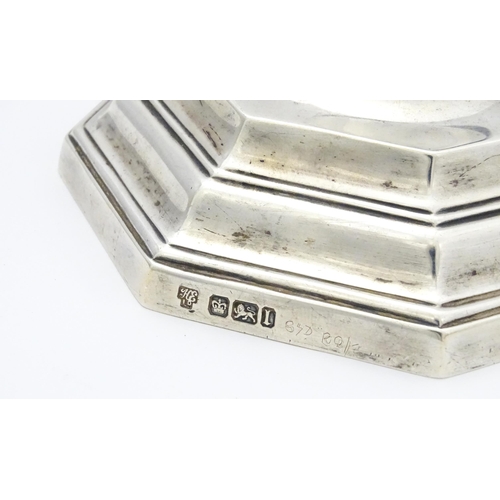 314A - A silver inkwell of octagonal form  hallmarked Sheffield 1903 maker Hawksworth, Eyre & Co Ltd. Appro... 