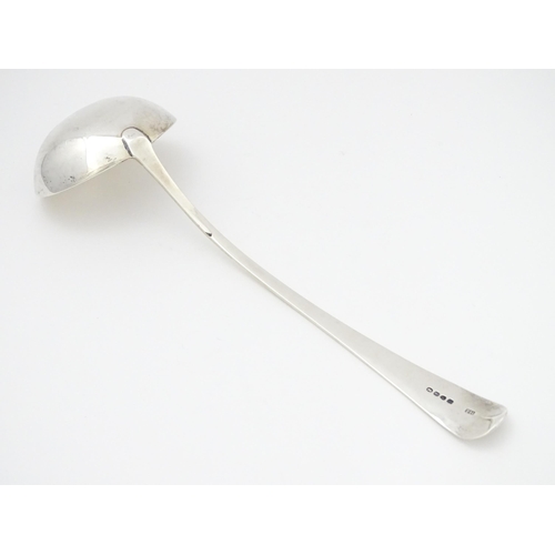 485A - A George III silver ladle hallmarked London 1806, maker Thomas Harper. Approx. 12 1/2