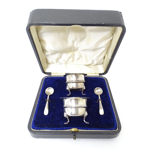 554 - A cased two piece salt cruet hallmarked Chester 1907, maker John Millward Banks. Together with two a... 