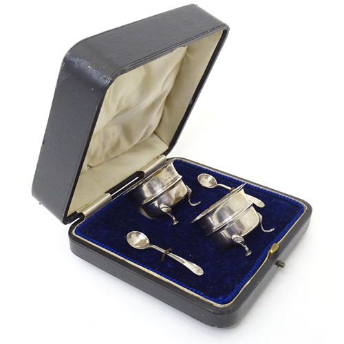 554 - A cased two piece salt cruet hallmarked Chester 1907, maker John Millward Banks. Together with two a... 