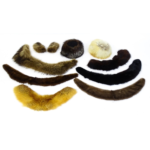 1313 - Vintage fashion / clothing: A quantity of vintage fur hats and collars. To include, 2 vintage fur ha... 