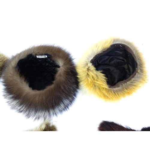 1313 - Vintage fashion / clothing: A quantity of vintage fur hats and collars. To include, 2 vintage fur ha... 