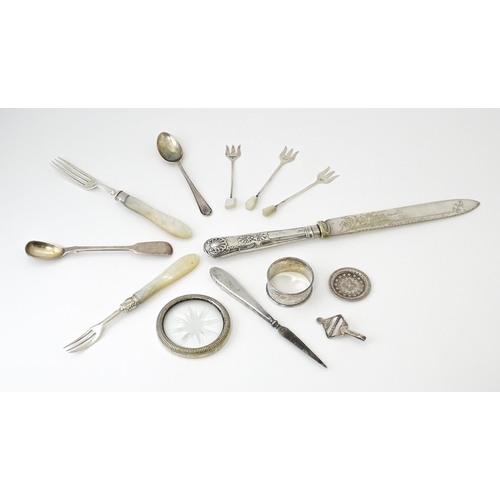 481 - Assorted silver and silver plate items to include a silver napkin holder hallmarked Birmingham 1924,... 