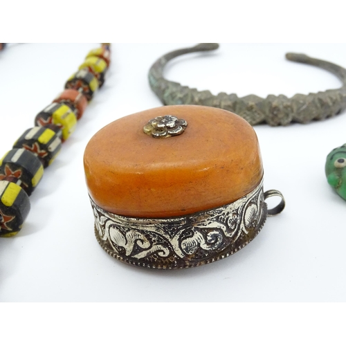 780A - A quantity of assorted ethnic jewellery to include various beads, necklace, pendants, etc.