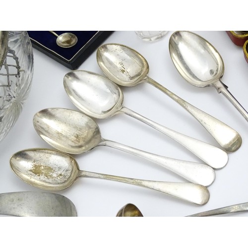 581 - A quantity of silver plated wares to include assorted flatware / cutlery, sugar tongs, teaspoons, co... 