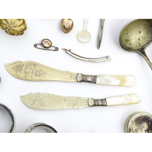 581 - A quantity of silver plated wares to include assorted flatware / cutlery, sugar tongs, teaspoons, co... 