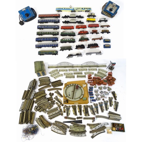 852 - Toys - Model Train / Railway Interest : A large quantity of Marklin railway items to include electri... 