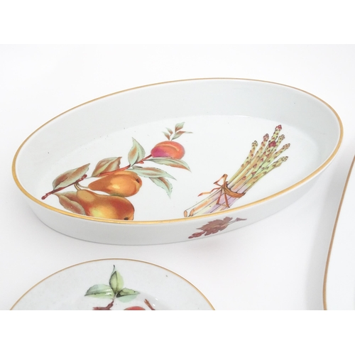 57 - A quantity of Royal Worcester dinner wares in the Evesham pattern to include plates, serving dishes,... 