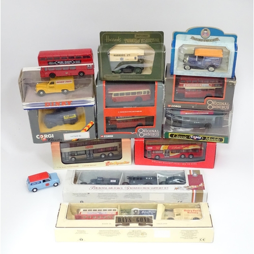 201 - Toys: A quantity of assorted die cast scale model vehicles, buses etc. to include a KMB Corgi Toys l... 