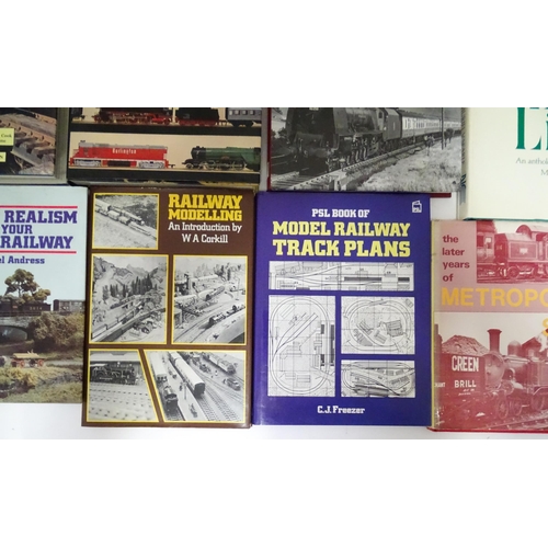 648 - Books: Eight books on the subject of trains / railways to include A Guide to the Steam Railways of G... 