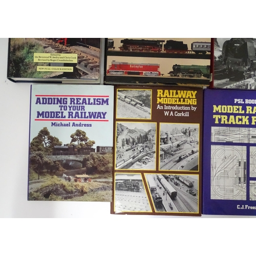 648 - Books: Eight books on the subject of trains / railways to include A Guide to the Steam Railways of G... 