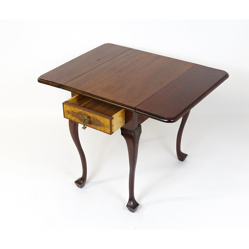 660 - A mid / late 20thC mahogany drop flap table raised on four cabriole legs. 18 1/2