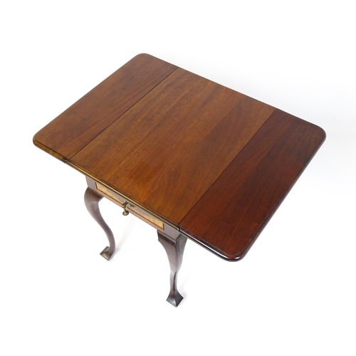 660 - A mid / late 20thC mahogany drop flap table raised on four cabriole legs. 18 1/2