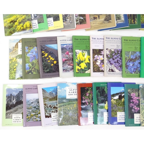 697 - Books / Periodicals - Botany interest : A large quantity of the Quarterly Bulletin of the Alpine Gar... 