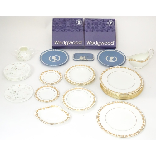 212 - Wedgwood : a quantity of assorted dinnerwares in the Whitehall and Campion patterns, together with t... 