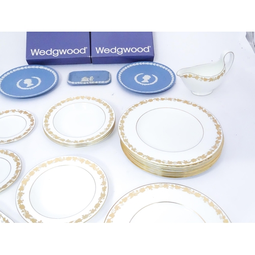 212 - Wedgwood : a quantity of assorted dinnerwares in the Whitehall and Campion patterns, together with t... 