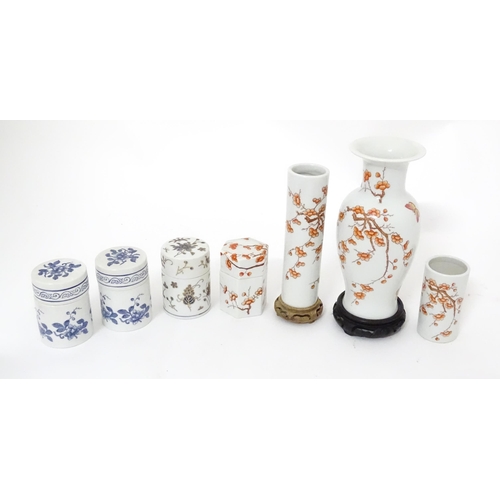 568 - A quantity of assorted Oriental ceramics to include vases, pot and cover, trinket boxes, etc. with h... 