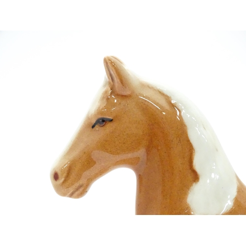 534 - A Beswick style model of a palomino horse. Approx. 7 1/4