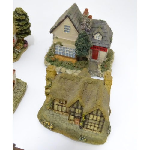 226 - A quantity of Lilliput lane and Leonardo model houses / buildings, the largest approx 3 3/4