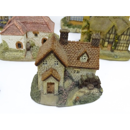 226 - A quantity of Lilliput lane and Leonardo model houses / buildings, the largest approx 3 3/4