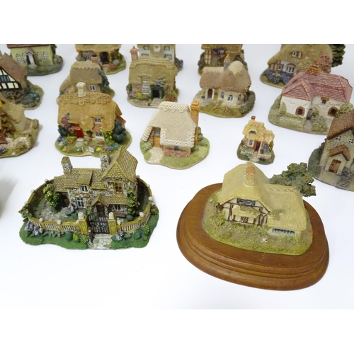 226 - A quantity of Lilliput lane and Leonardo model houses / buildings, the largest approx 3 3/4