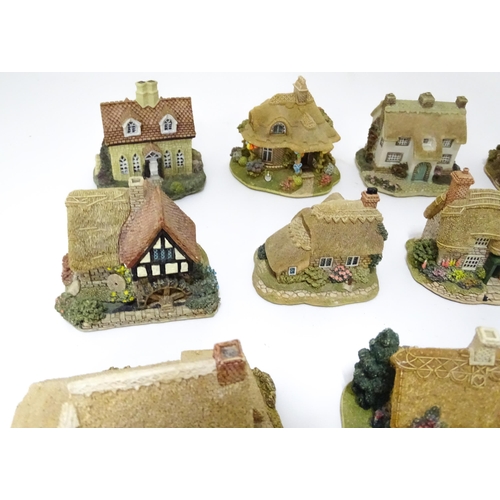 226 - A quantity of Lilliput lane and Leonardo model houses / buildings, the largest approx 3 3/4