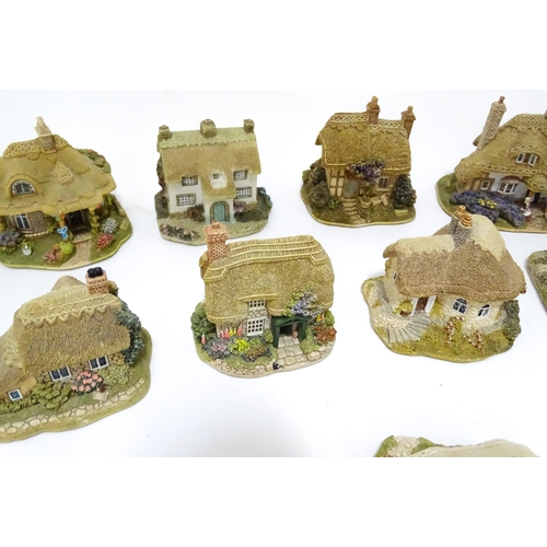 226 - A quantity of Lilliput lane and Leonardo model houses / buildings, the largest approx 3 3/4