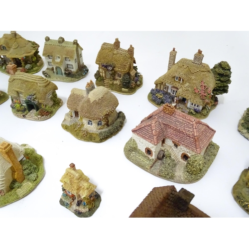 226 - A quantity of Lilliput lane and Leonardo model houses / buildings, the largest approx 3 3/4