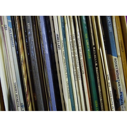 264 - A large quantity of mid to late 20thC vinyl 33rpm LPs / records and EPs / 45rpm singles , genres to ... 