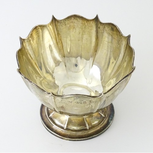 596 - A silver pedestal bowl hallmarked London 1904, maker Mappin & Webb. Approx. 3 1/2