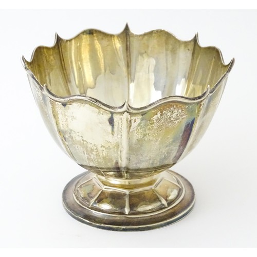 596 - A silver pedestal bowl hallmarked London 1904, maker Mappin & Webb. Approx. 3 1/2