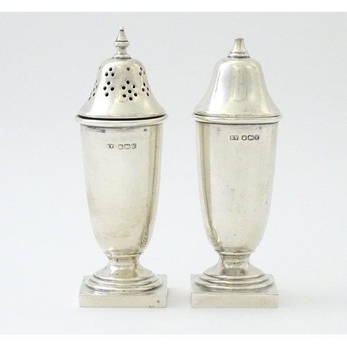 603 - A silver cruet set comprising salt and pepper, hallmarked Sheffield 1938, maker Viner's Ltd. Approx.... 