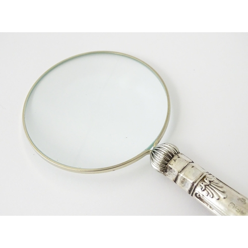 606 - A silver handled magnifying glass. Approx. 6 1/4