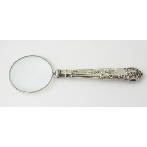 606 - A silver handled magnifying glass. Approx. 6 1/4