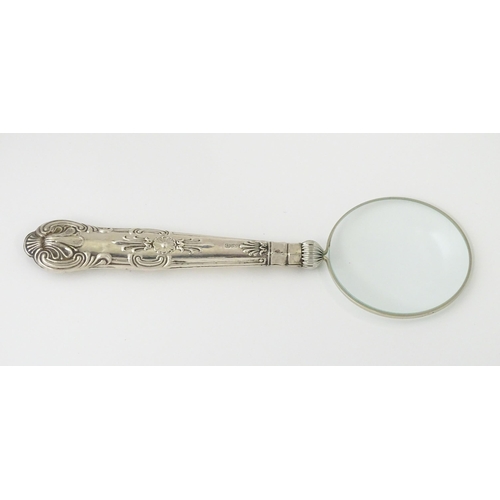 606 - A silver handled magnifying glass. Approx. 6 1/4