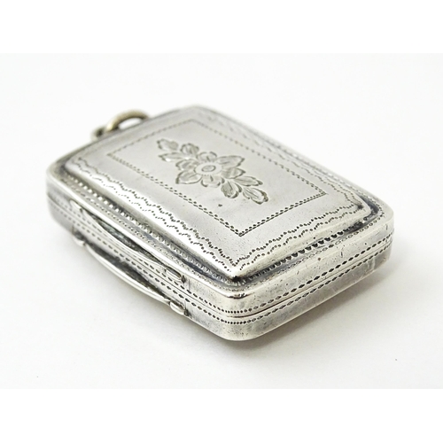 345 - A George III silver vinaigrette with engraved decoration, opening to reveal pierced grille and gilde... 