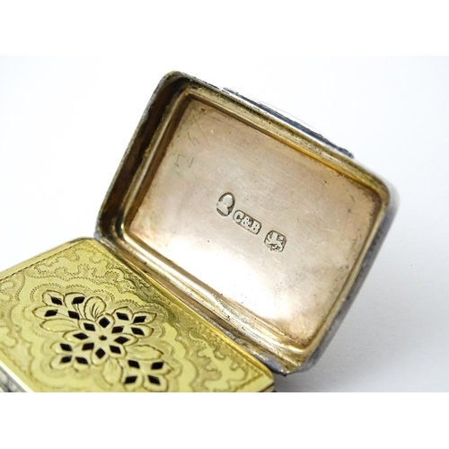 345 - A George III silver vinaigrette with engraved decoration, opening to reveal pierced grille and gilde... 