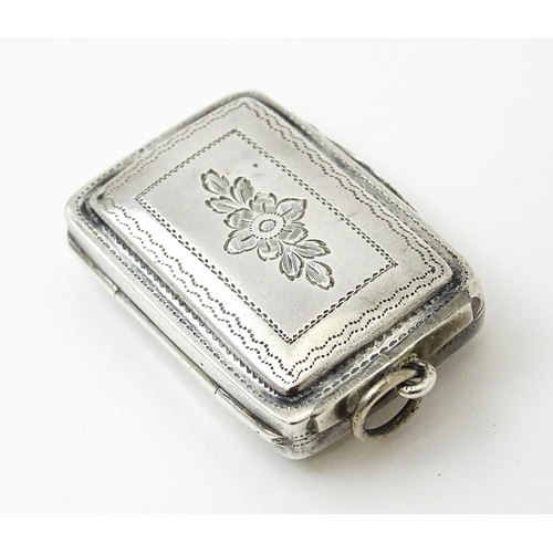 345 - A George III silver vinaigrette with engraved decoration, opening to reveal pierced grille and gilde... 