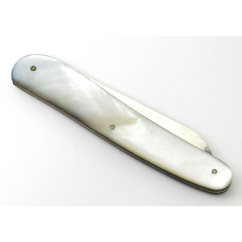 349 - A silver folding fruit knife with mother of pearl handle, hallmarked Sheffield 1927, maker Walker & ... 