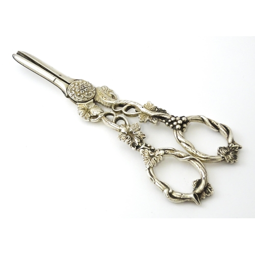 350 - Victorian silver grape shears with fruiting vine decoration hallmarked Birmingham 1890, maker Hillia... 