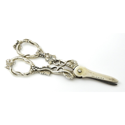 350 - Victorian silver grape shears with fruiting vine decoration hallmarked Birmingham 1890, maker Hillia... 