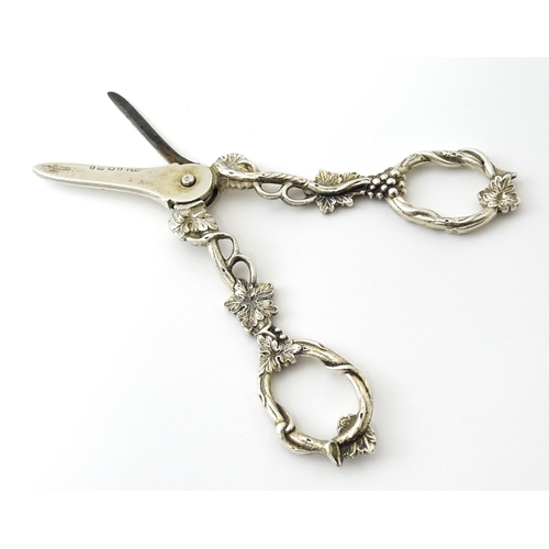 350 - Victorian silver grape shears with fruiting vine decoration hallmarked Birmingham 1890, maker Hillia... 