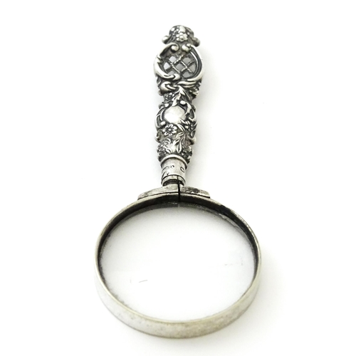 351 - A small silver handled magnifying glass. Approx. 3 1/2